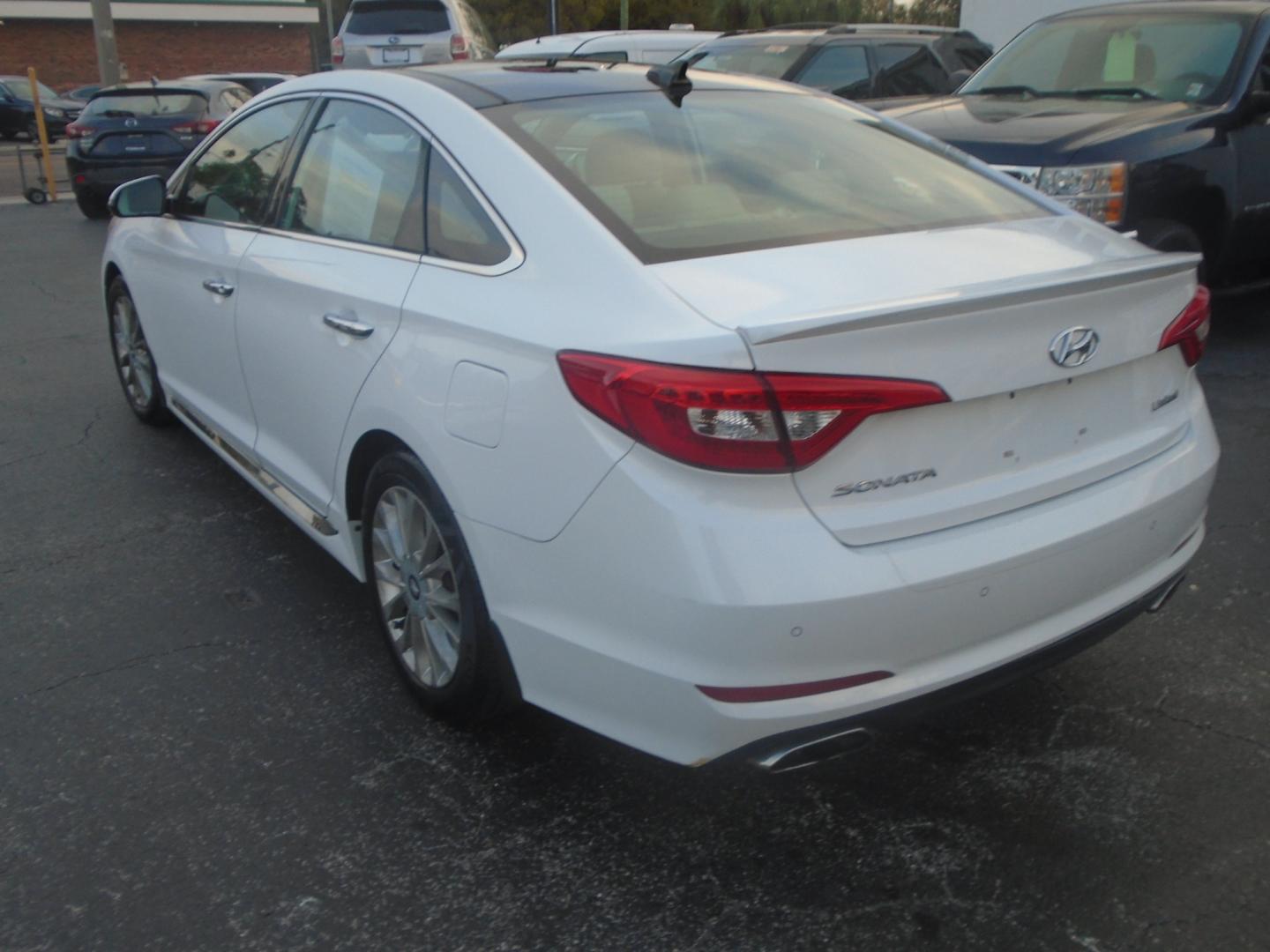 2015 Hyundai Sonata (5NPE34AF4FH) , located at 6112 N Florida Avenue, Tampa, FL, 33604, (888) 521-5131, 27.954929, -82.459534 - Photo#4